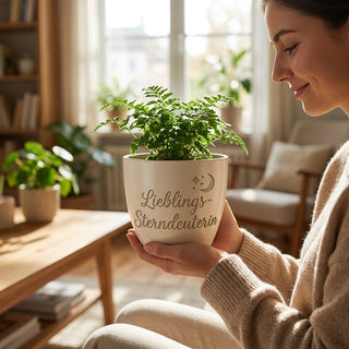 Geschenk für die Astrologin – Blumentopf mit Gravur Lieblings-Sterndeuterin — lifestyle