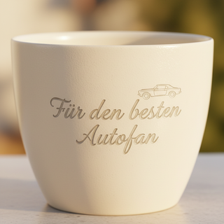 Personalisierter Blumentopf mit Gravur — Geschenk für Autofan & Autoliebhaber — nahaufnahme