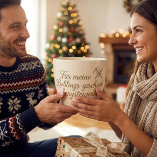 Personalisierter Blumentopf mit Gravur — Geschenk Bergsteigerin Abschied — als persoenliche Geschenk-Uebergabe