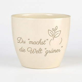 Personalisierter Blumentopf mit Gravur — Geschenk für Umwelttechniker — Detailansicht der Lasergravur