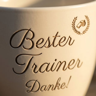 Personalisierter Blumentopf mit Gravur — Geschenk Athletiktrainer Abschied — nahaufnahme