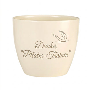 Personalisierter Blumentopf mit Gravur — Danke Geschenk Pilates-Trainer — Detailansicht der Lasergravur