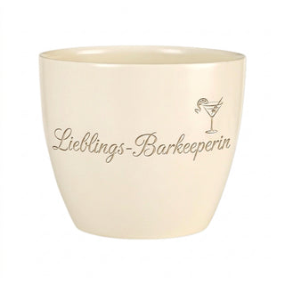 Personalisierter Blumentopf mit Gravur — Geschenk Barkeeperin Abschied — Detailansicht der Lasergravur