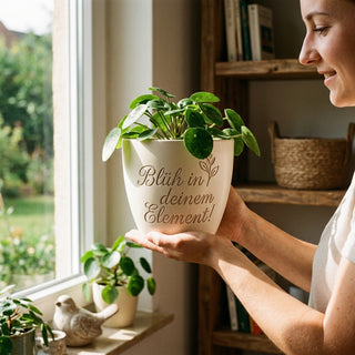 Personalisierter Blumentopf mit Gravur — Geschenk Einzelhandelskauffrau — im Wohnambiente