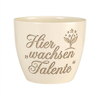 Personalisierter Blumentopf mit Gravur — Geschenk Recruiterin Abschied — Detailansicht der Lasergravur