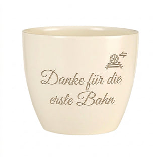 Personalisierter Blumentopf »Danke für die erste Bahn« — Geschenk Schwimmlehrer — Detailansicht der Lasergravur