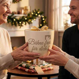 Personalisierter Blumentopf „Bühne frei für dich!“ — Geschenk Schauspielerin — als persoenliche Geschenk-Uebergabe