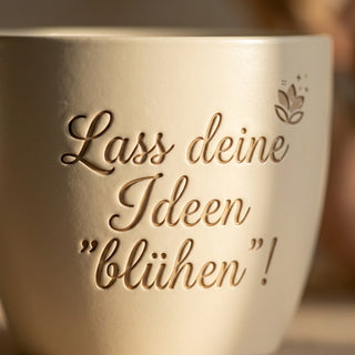Geschenk für Entwicklerinnen – Gravur: Lass deine Ideen blühen! — Detailaufnahme