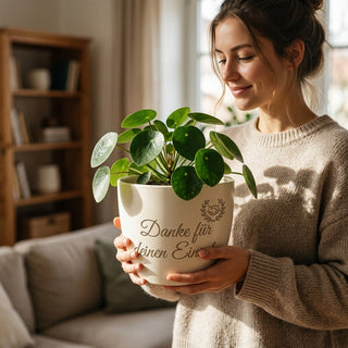 Personalisierter Blumentopf mit Gravur — Geschenk Medizinische Fachangestellte — im Wohnambiente