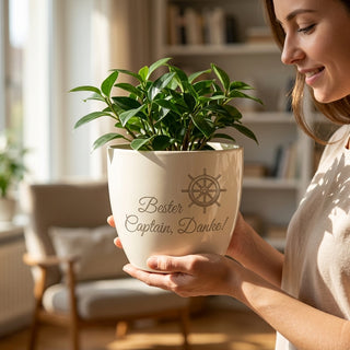 Personalisierter Blumentopf mit Gravur — Geschenk Flugkapitän Dankeschön — im Wohnambiente