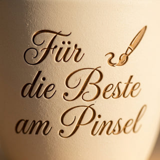 Personalisierter Blumentopf „Für die Beste am Pinsel“ — Geschenk Visagistin — Detailaufnahme
