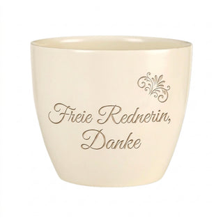 Persönliches Geschenk für die Freie Rednerin – Blumentopf mit Gravur — Detailansicht der Lasergravur