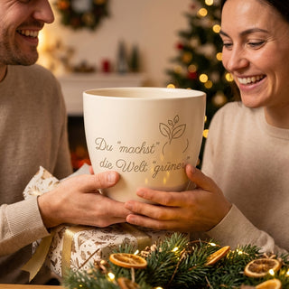 Personalisierter Blumentopf mit Gravur — Geschenk für Umwelttechniker — als persoenliche Geschenk-Uebergabe