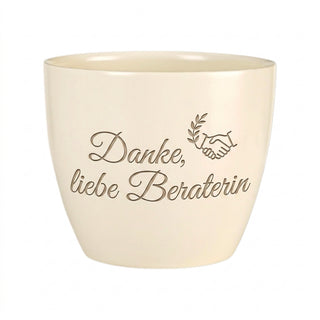 Personalisierter Blumentopf mit Gravur — Geschenk für Feng Shui Beraterin — Detailansicht der Lasergravur
