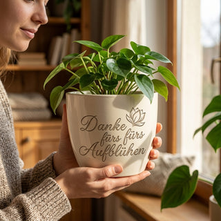 Blumentopf mit Gravur "Danke fürs Aufblühen" - Geschenk Integrationshelfer — im Wohnambiente