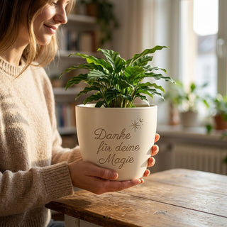 Personalisierter Blumentopf — Geschenk Schamanin Danke für deine Magie — im Wohnambiente