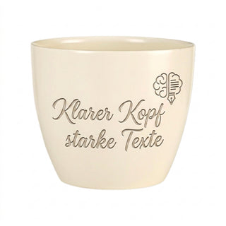 Personalisierter Blumentopf mit Gravur — Geschenk für Redakteurin — Detailansicht der Lasergravur
