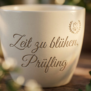 Personalisierter Blumentopf mit Gravur — Mutmach-Geschenk für Prüflinge vor der Prüfung — Detailaufnahme