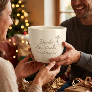Personalisierter Blumentopf — Dankeschön Geschenk Pilatestrainer — als persoenliche Geschenk-Uebergabe