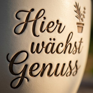 Personalisierter Blumentopf mit Gravur — Geschenk Sommelier & Weinliebhaber — Detailaufnahme