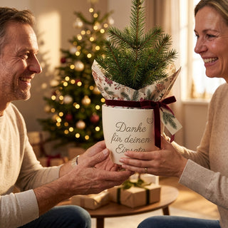 Personalisierter Blumentopf mit Gravur — Geschenk Hausmeisterin zum Dankeschön — als persoenliche Geschenk-Uebergabe