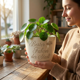 Personalisierter Blumentopf mit Gravur — Geschenk Taxifahrer Dankeschön — im Wohnambiente