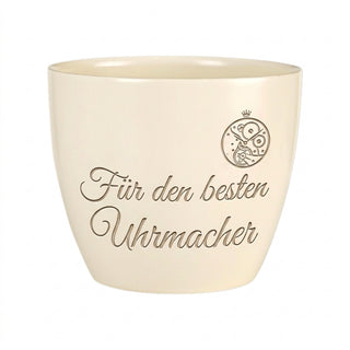 Personalisierter Blumentopf mit Gravur — Geschenk Uhrmacher zur Pensionierung — Detailansicht der Lasergravur