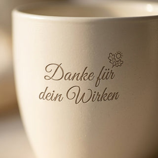 Einzigartiger Blumentopf mit Gravur – Geschenk für Gemeindereferent — Detailaufnahme