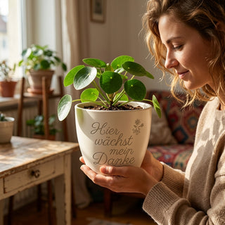Personalisierter Blumentopf mit Gravur — Geschenk Sanitäter Rettungsdienst Danke — im Wohnambiente