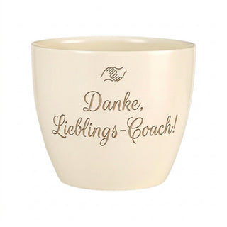 Personalisierter Blumentopf mit Gravur — Geschenk Personal Trainerin — Detailansicht der Lasergravur