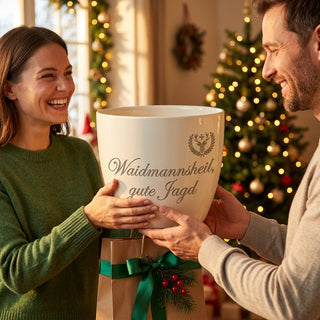 Geschenk für Berufsjäger – Blumentopf mit Gravur Waidmannsheil — als persoenliche Geschenk-Uebergabe