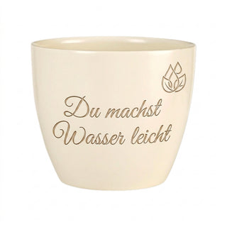 Geschenk Schwimmtrainer - Individueller Blumentopf mit Gravur: Du machst Wasser leicht — Detailansicht der Lasergravur