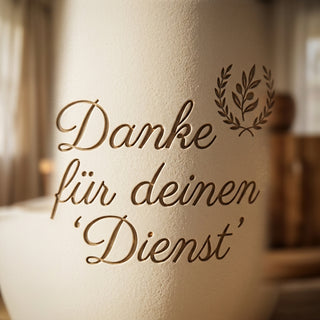 Persönliches Geschenk für Soldatin – Gravur: Danke für deinen Dienst — Detailaufnahme