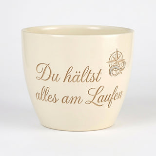 Personalisierter Blumentopf mit Gravur — Geschenk für Verwaltungsfachangestellte — Detailansicht der Lasergravur