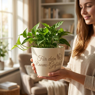 Einzigartiger Blumentopf mit Gravur – Das perfekte Geschenk für Innenarchitektinnen — im Wohnambiente