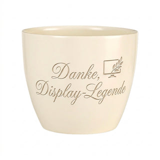 Personalisierter Blumentopf mit Gravur — Danke-Geschenk Visual Merchandiser — Detailansicht der Lasergravur