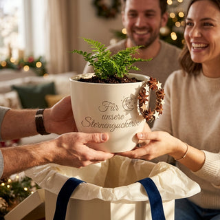 Personalisierter Blumentopf mit Gravur — Geschenk Astronomin Sternenguckerin — geschenk_uebergabe