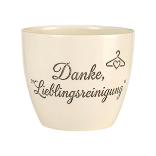 Personalisierter Blumentopf mit Gravur — Danke Geschenk für Textilreiniger — Detailansicht der Lasergravur