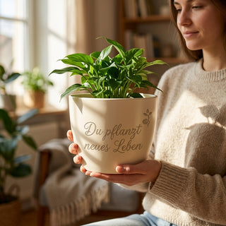 Personalisierter Blumentopf mit Gravur — Geschenk Notarzt Lebensretter — im Wohnambiente