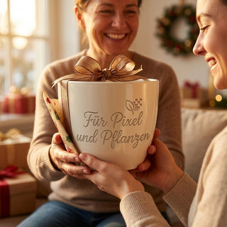 Personalisierter Blumentopf — Geschenk Webdesignerin 'Für Pixel und Pflanzen' — als persoenliche Geschenk-Uebergabe
