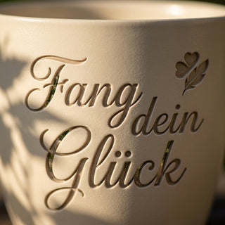 Personalisierter Blumentopf mit Gravur — Geschenk für Fischerin — Detailaufnahme