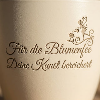 Personalisierter Blumentopf mit Gravur — Geschenk für Floristin — Detailaufnahme