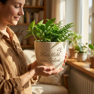 Personalisierter Blumentopf mit Gravur — Geschenk für Hobbyköster — im Wohnambiente
