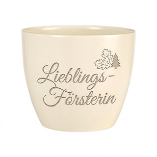 Personalisierter Blumentopf mit Gravur 'Lieblings-Försterin' — Geschenk Försterin — Detailansicht der Lasergravur