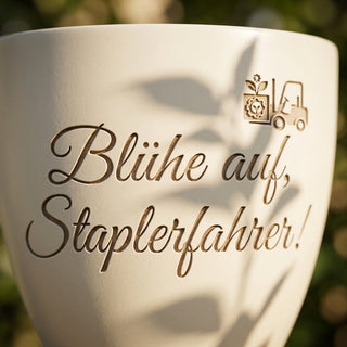 Personalisierter Blumentopf — Geschenk Gabelstaplerfahrer Abschied — Detailaufnahme