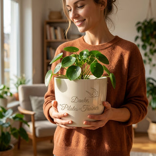 Personalisierter Blumentopf mit Gravur — Danke Geschenk Pilates-Trainer — im Wohnambiente