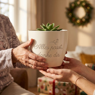 Personalisierter Blumentopf mit Gravur — Danke Geschenk Änderungsschneiderin — als persoenliche Geschenk-Uebergabe
