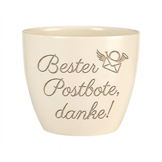 Personalisierter Blumentopf mit Gravur — Danke Geschenk Postbote — Detailansicht der Lasergravur