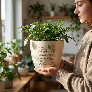 Personalisierter Blumentopf mit Gravur — Geschenk für Gartenfreunde — im Wohnambiente