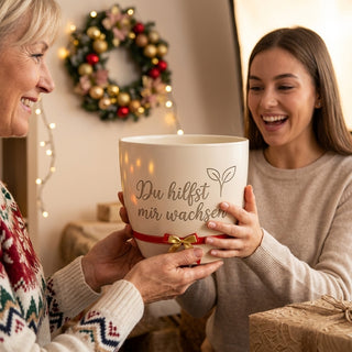 Personalisierter Blumentopf mit Gravur — Geschenk Heilpädagoge Abschied — als persoenliche Geschenk-Uebergabe